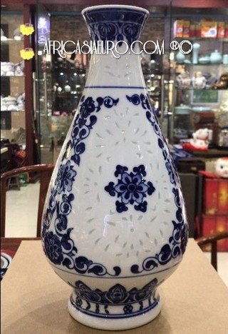 Tear drop shape with open neck blue painted on white porcelain MAO era
