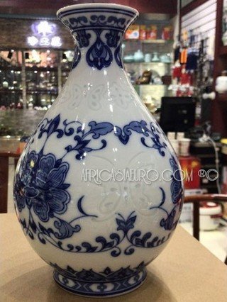 Full body white butterfly motive blue on white porcelain MAO era